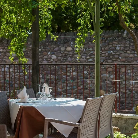 מלון Corte Dal Castello 3*