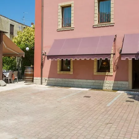 Corte Dal Castello מלון לאזיסה